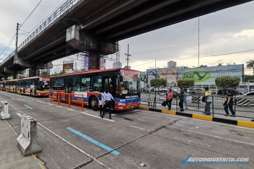 MMDA, DOTr, QC to build more bike lanes and PUV stops image