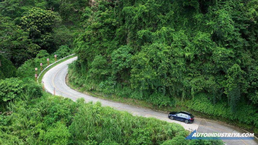 First Drive: Audi e-tron 55 quattro is the future made familiar image