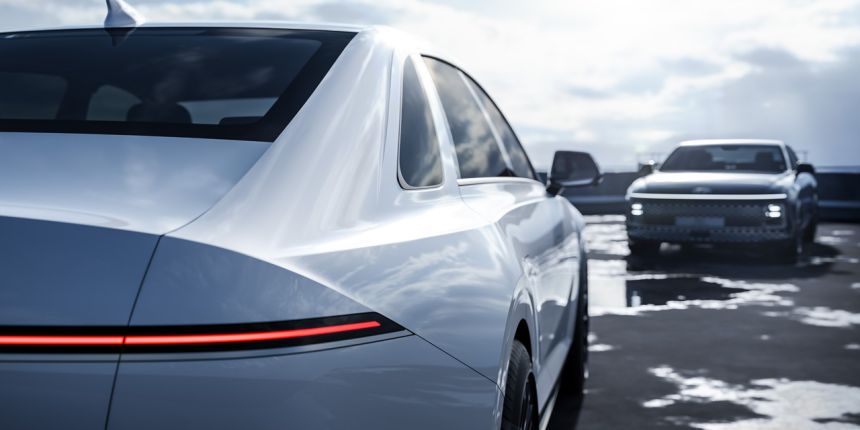 Hyundai Grandeur looks like a 21st-century DeLorean image