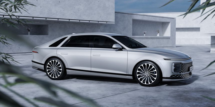 Hyundai Grandeur looks like a 21st-century DeLorean image