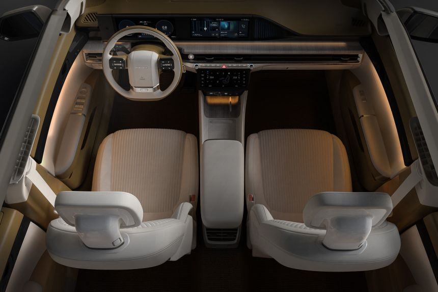 Hyundai Grandeur looks like a 21st-century DeLorean image