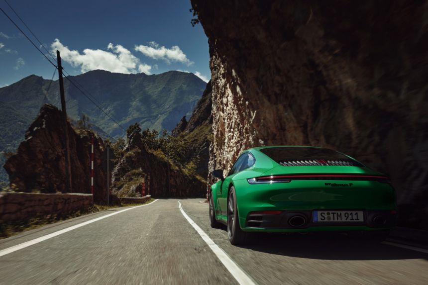 2023 Carrera T is Porsche's base model trackday 911 image