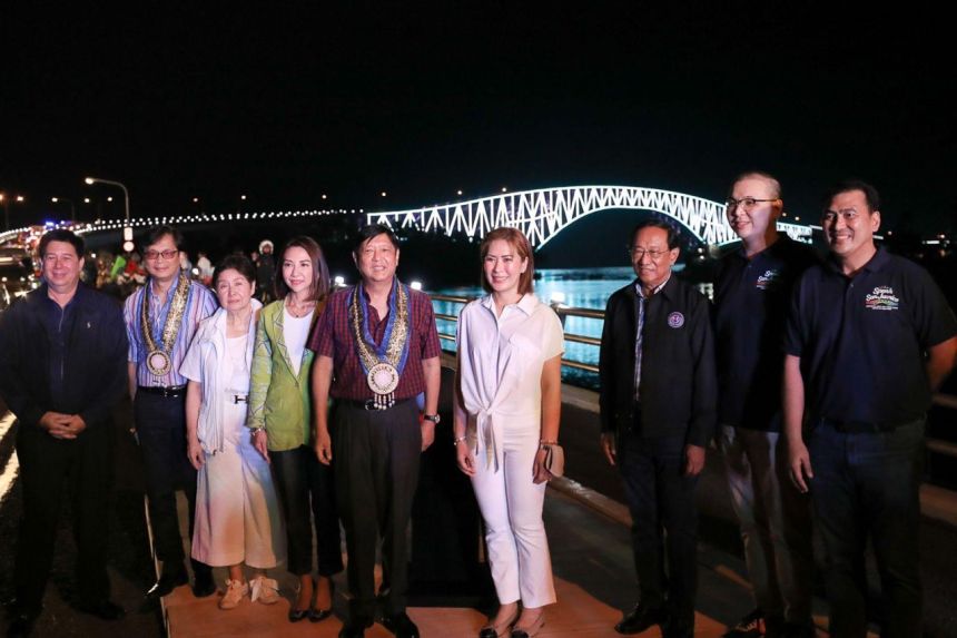 Entire stretch of San Juanico Bridge is absolutely lit...literally image