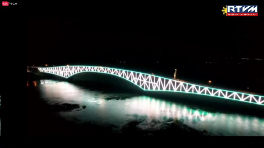 Entire stretch of San Juanico Bridge is absolutely lit...literally image