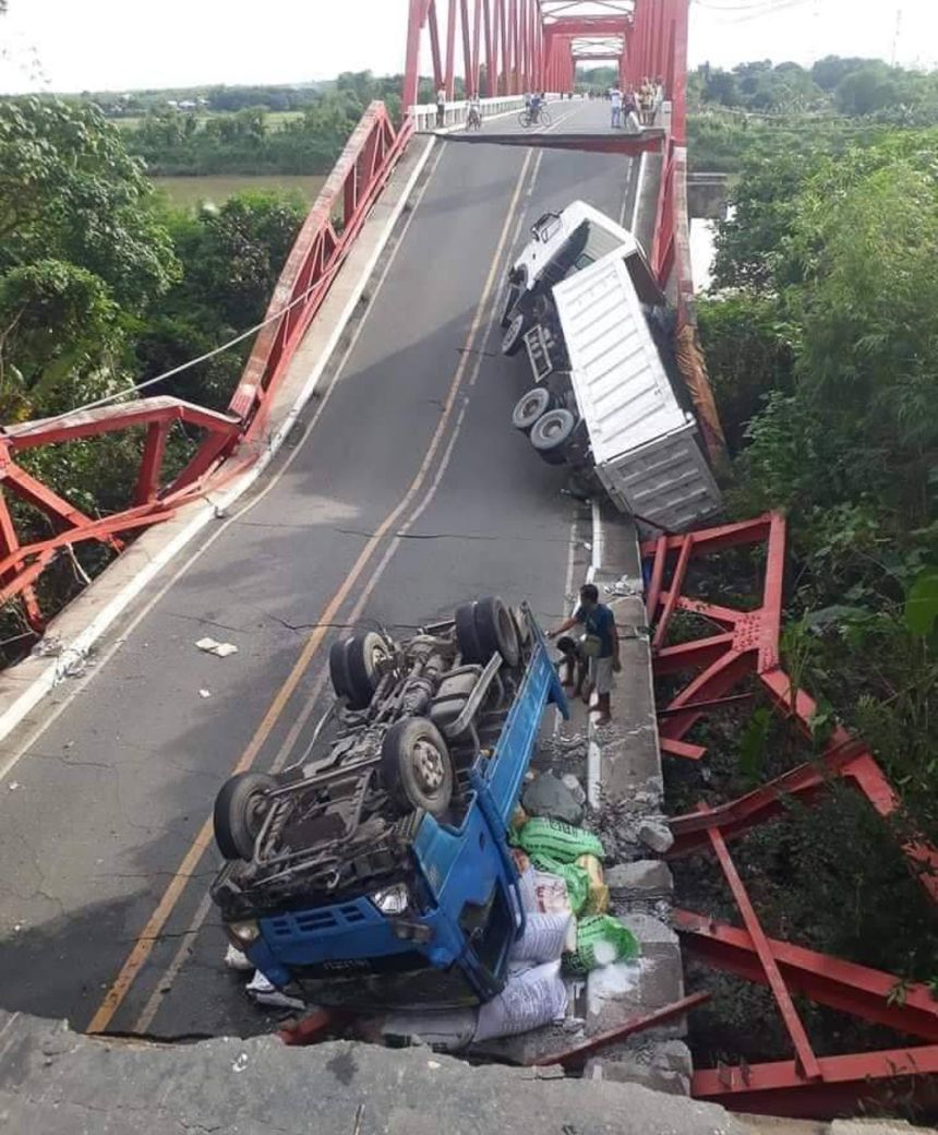 Carlos P. Romulo Bridge in Pangasinan has fallen down image