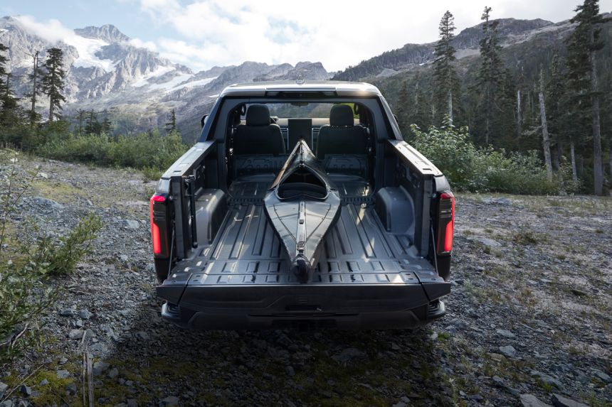 Electric GMC Sierra is the Silverado EV's (classier) twin image