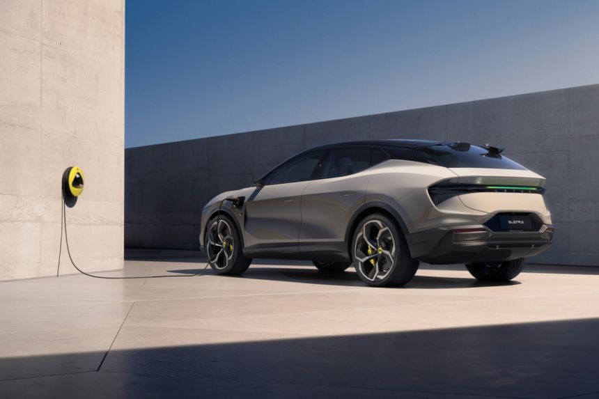 2023 Lotus Eletre EV has 905 HP in top-spec R trim image