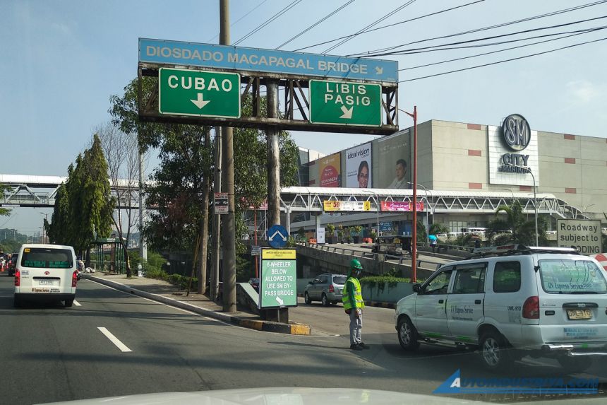 Expect heavy traffic along Katipunan Ave due to Ateneo entrance exam image