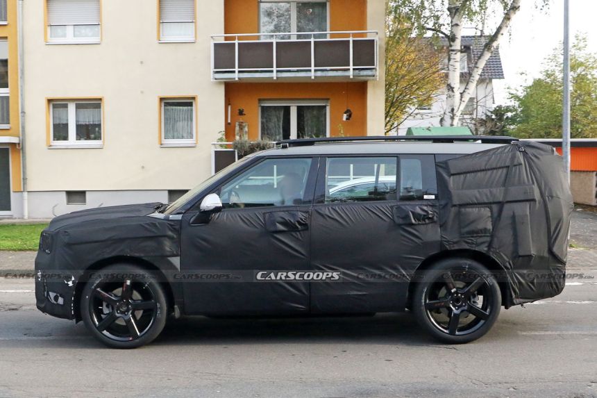 All-new Hyundai Santa Fe to get Land Rover-like makeover? image