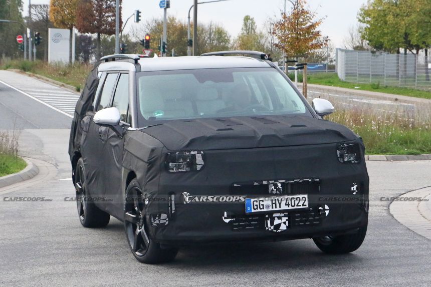 All-new Hyundai Santa Fe to get Land Rover-like makeover? image