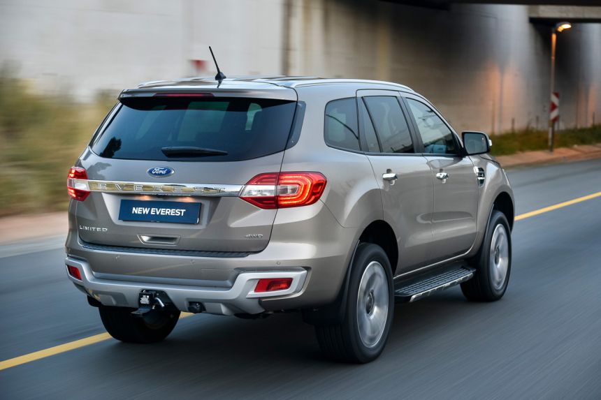 2023 Honda Pilot&rsquo;s rear end looks oddly familiar to Ford Everest image