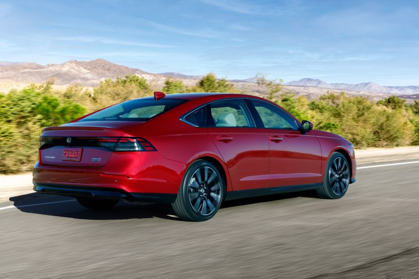 2023 Honda Accord drops 2.0L turbo for dual-motor hybrid image