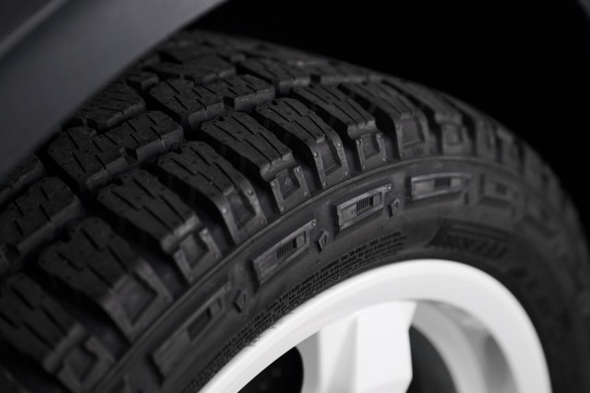 Porsche reveals 2023 911 Dakar with three-inch lift, retro livery image