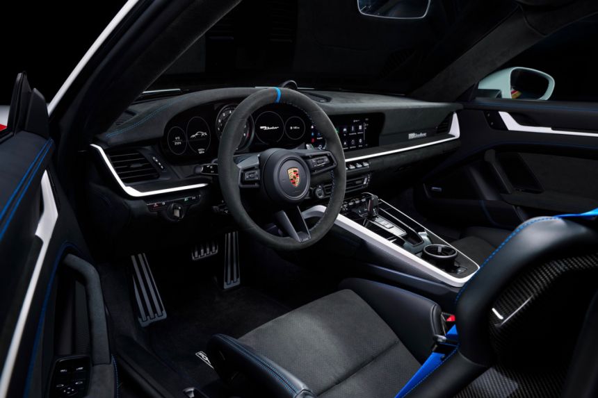 Porsche reveals 2023 911 Dakar with three-inch lift, retro livery image