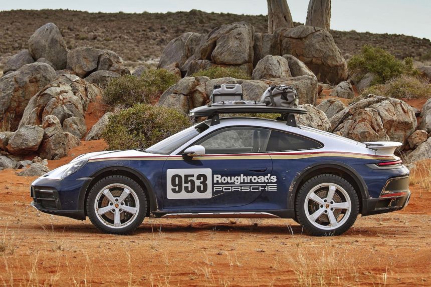 Porsche reveals 2023 911 Dakar with three-inch lift, retro livery image