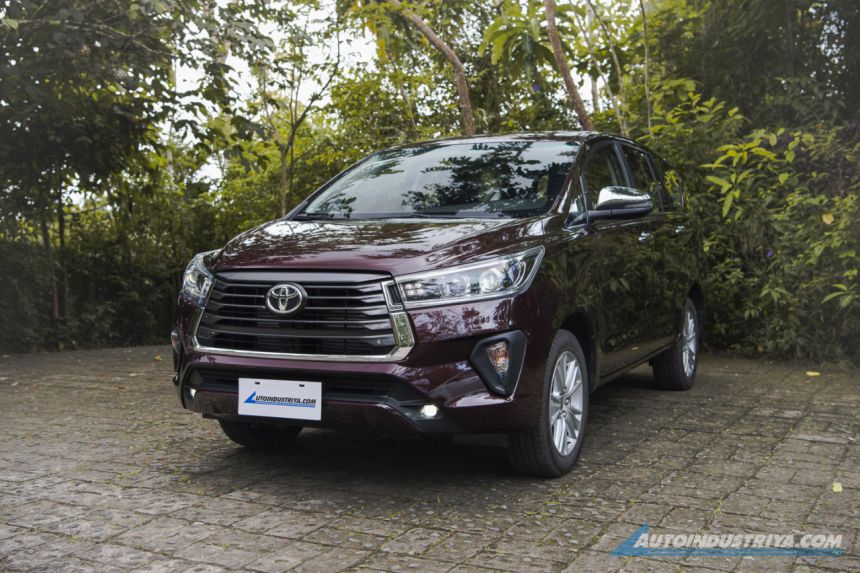 Spec Check: Old vs. New Toyota Innova image