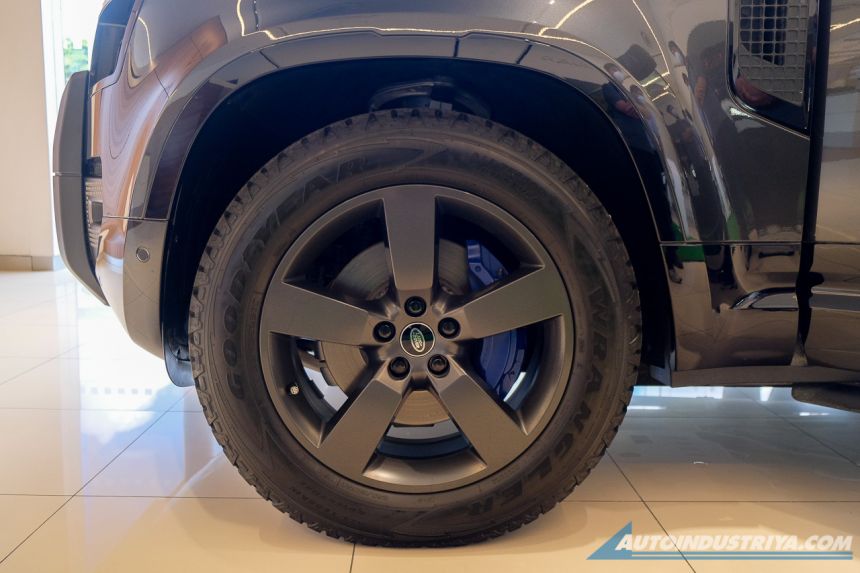 Badass Land Rover Defender 110 X-Dynamic starts at PHP 11.490M image