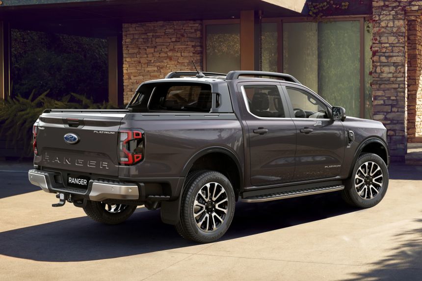 2023 Ford Ranger Platinum debuts with diesel V6, 20-inch alloys image