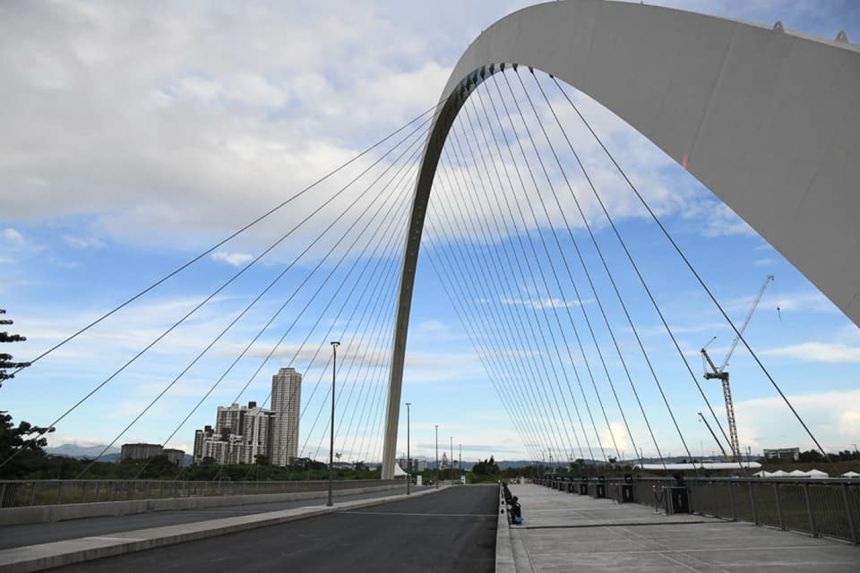 New Parklinks Bridge connecting Pasig with Quezon City revealed image
