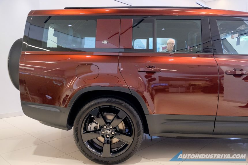 Three-row Land Rover Defender 130 arrives, starts at PHP 11.890M (HOLD) image