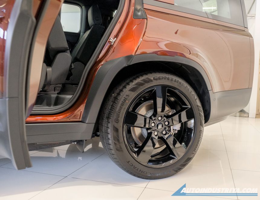 Three-row Land Rover Defender 130 arrives, starts at PHP 11.890M (HOLD) image