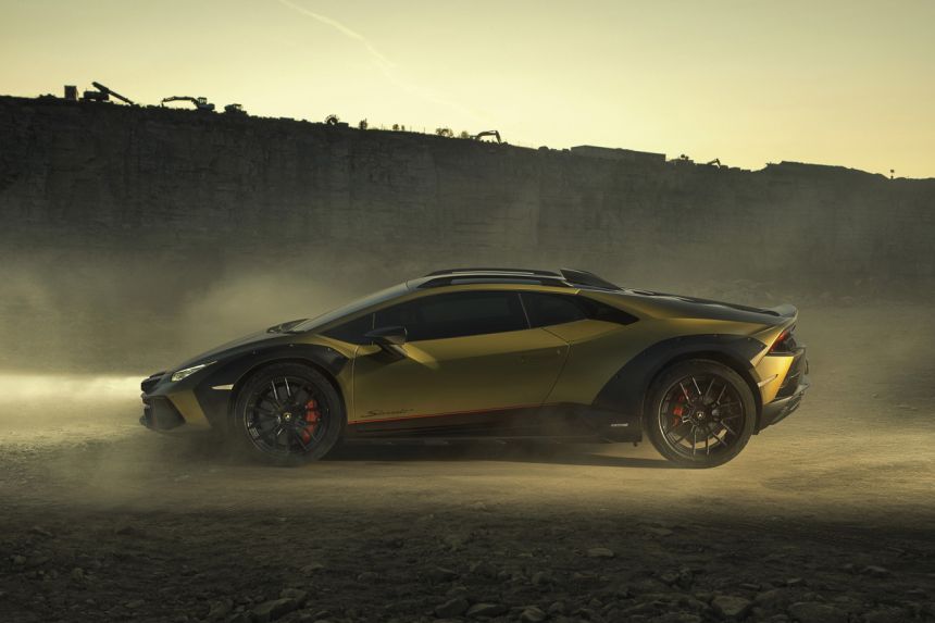 2023 Lamborghini Huracan Sterrato has 1.7-inch lift image