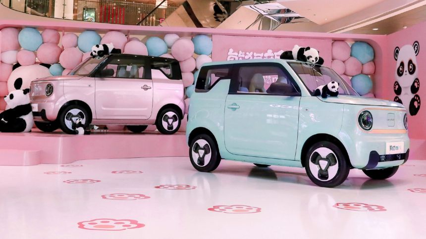 Geely unveils cute (and boxy) 2023 Panda Mini EV image