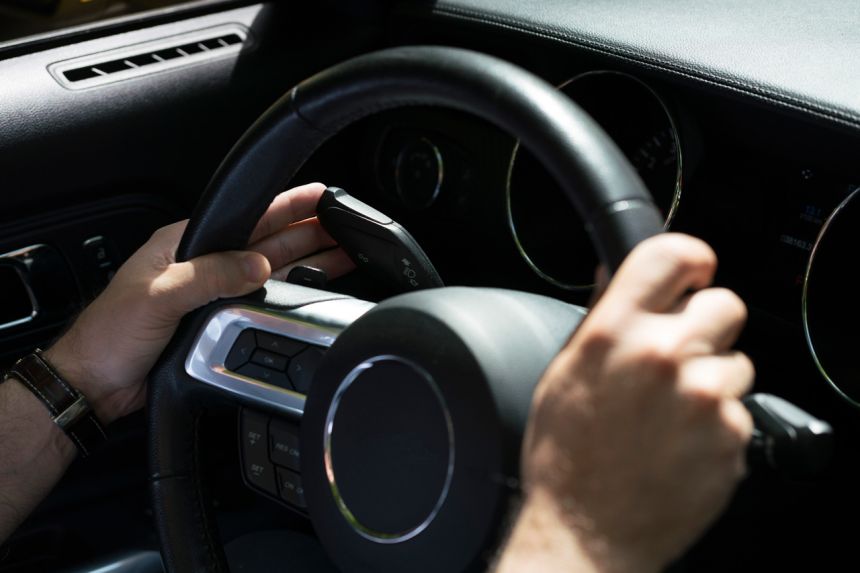 5 Bad Driving Habits to let go in 2023 image