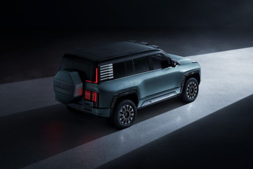 BYD's new electric 4x4 looks just like a Defender image