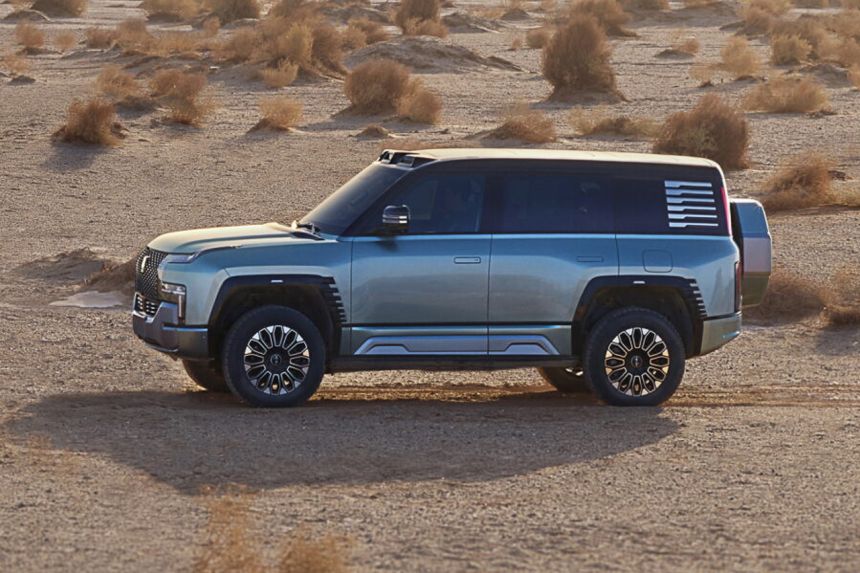 BYD's new electric 4x4 looks just like a Defender image