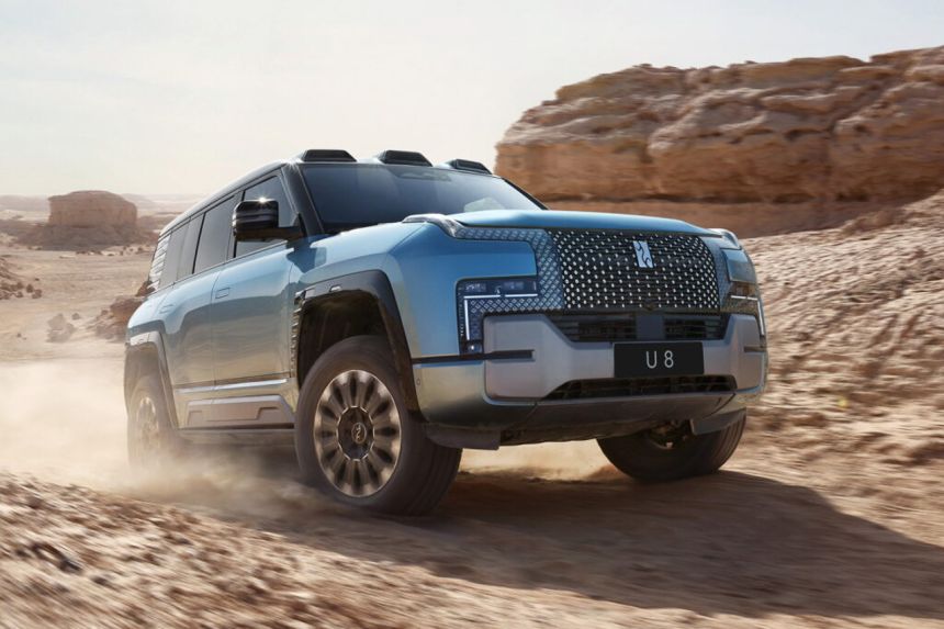 BYD's new electric 4x4 looks just like a Defender image
