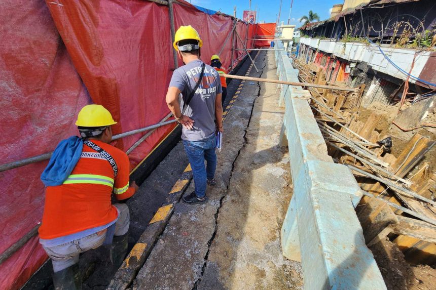 Marikina blames DPWH contractor for causing cracks on Marikina Bridge image
