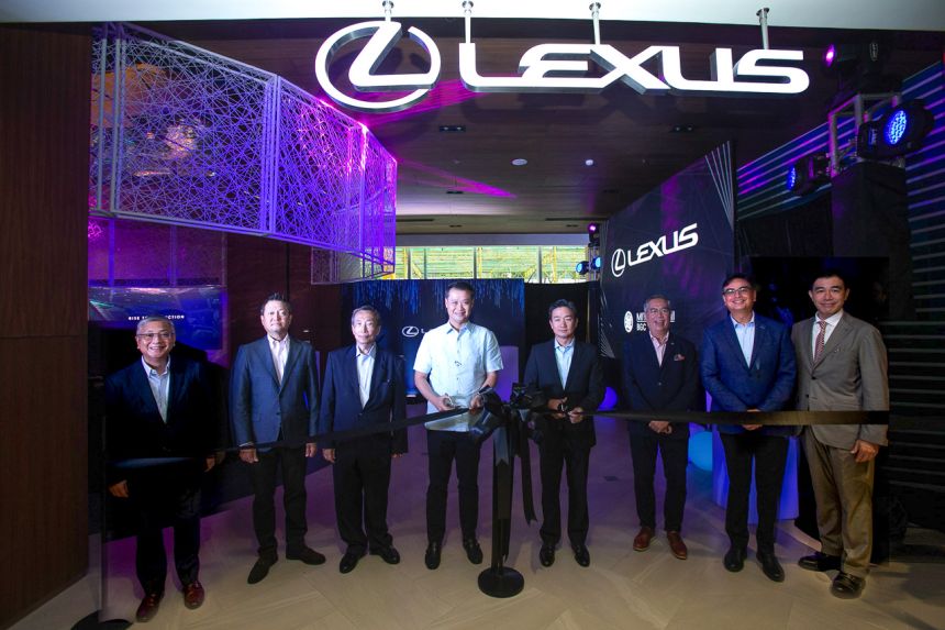 Lexus Mitsukoshi image