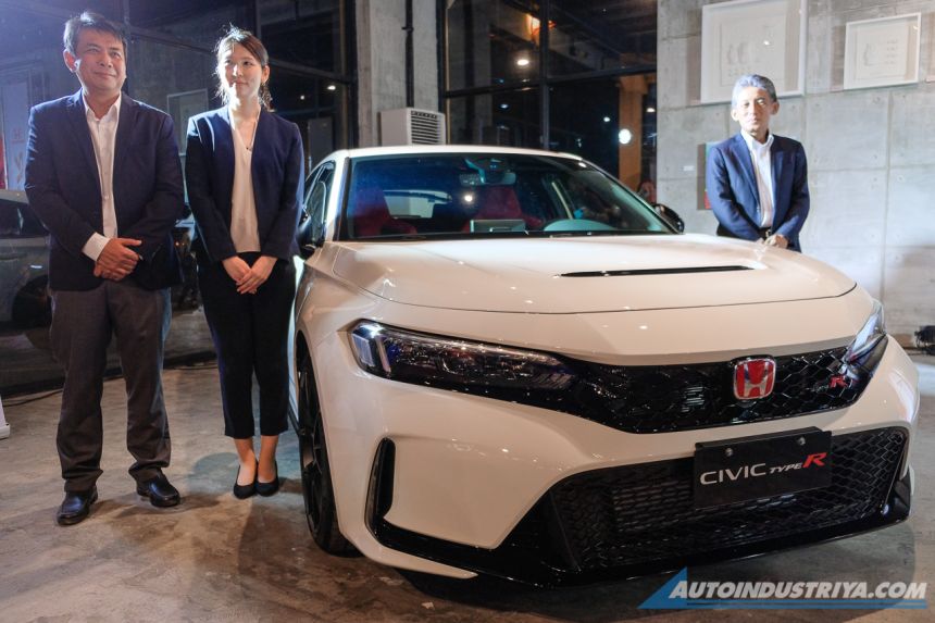 2023 Honda Civic Type R retails for almost PHP 3.9 million image