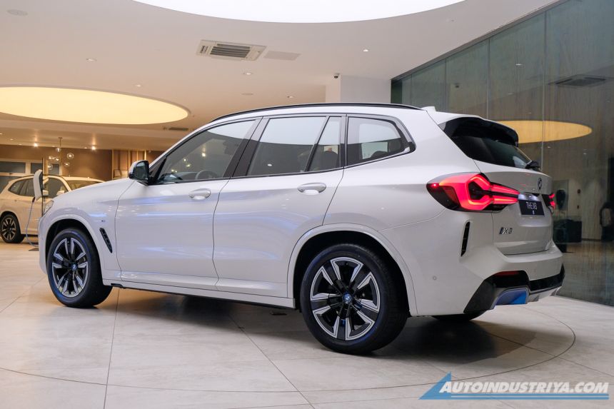 2023 BMW iX3 EV revealed for PHP 4.590 million image