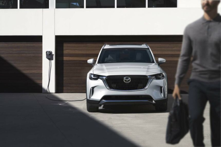 Mazda reveals turbocharged flagship SUV, the 2023 CX-90 image