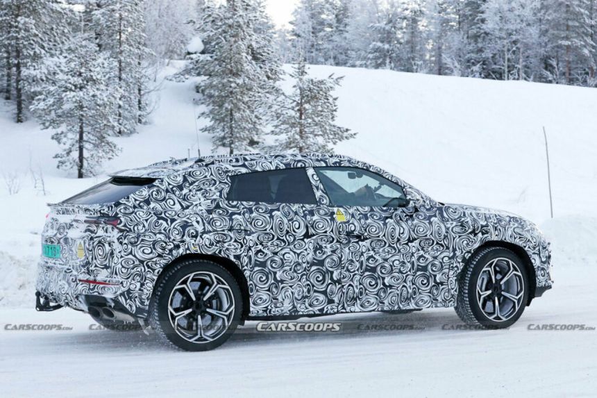 SPIED: Lamborghini testing plug-in hybrid Urus image