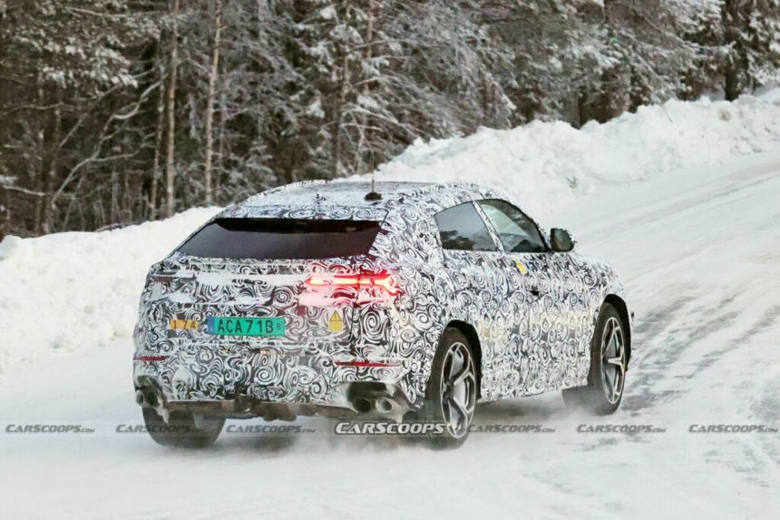 SPIED: Lamborghini testing plug-in hybrid Urus image