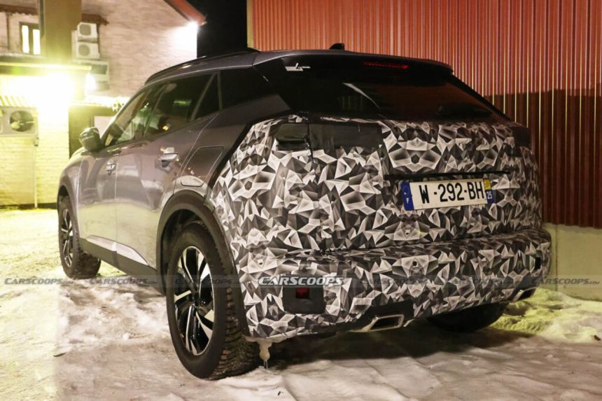Peugeot 2008 facelift spied image