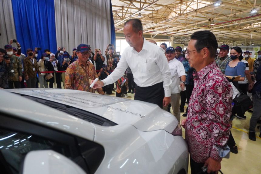 Toyota begins exporting LHD Innova Hybrids from Indonesia image