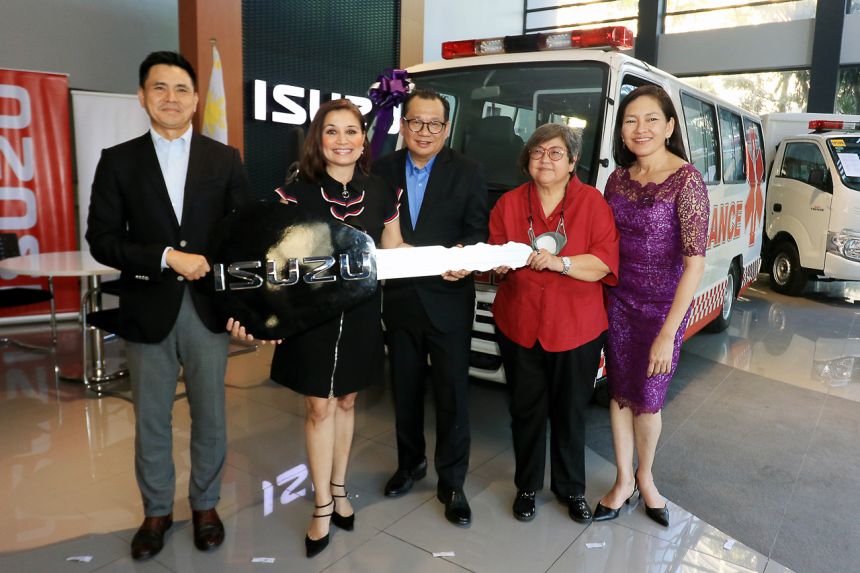 Isuzu PH donates ambulance to Likhaan Center for Women&rsquo;s Health image