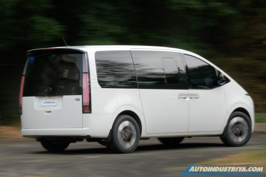 2023 Hyundai Staria 2.2 CRDi Premium AWD image