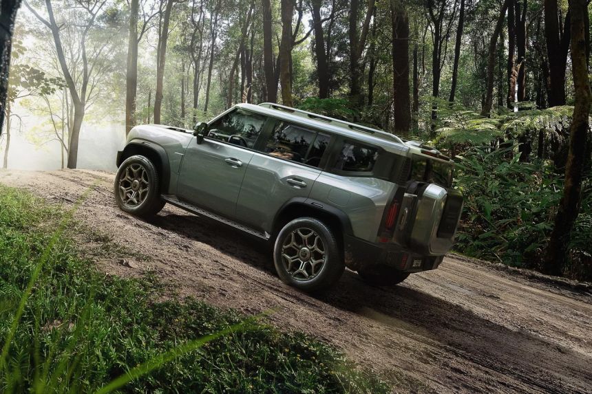 2023 Jetour Traveller looks like a mix of the Bronco and Defender image