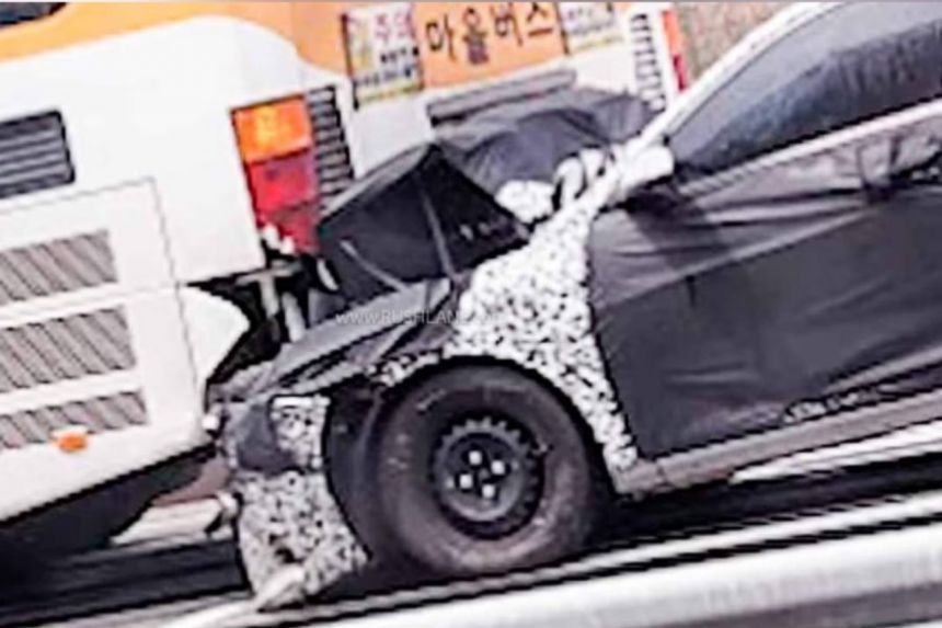 Test gone wrong: Hyundai Accent mule hits bus in Korea image