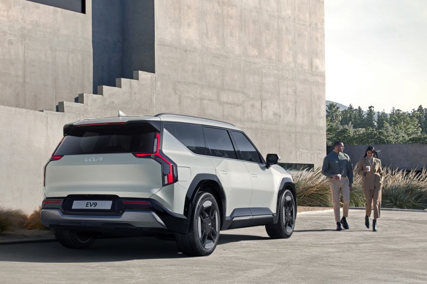 Yes, this is the production-ready Kia EV9 image