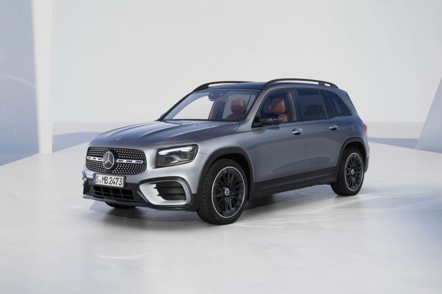 Mercedes-Benz GLB is refreshed, electrified for 2023 image