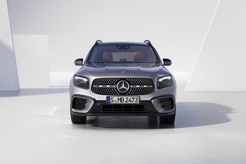 Mercedes-Benz GLB is refreshed, electrified for 2023 image