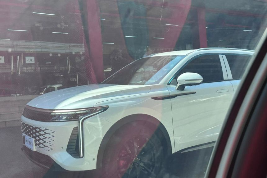 2023 Exeed Yaoguang spotted testing image