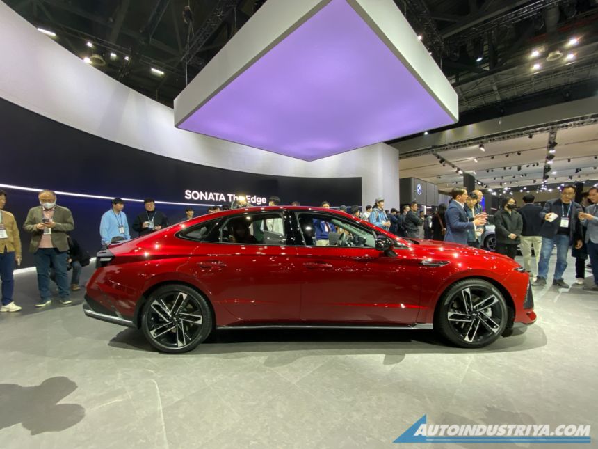 Sharper-looking Hyundai Sonata makes public appearance at SMS 2023 image