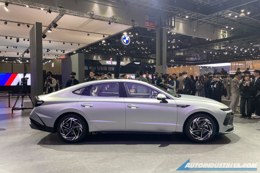 Sharper-looking Hyundai Sonata makes public appearance at SMS 2023 image